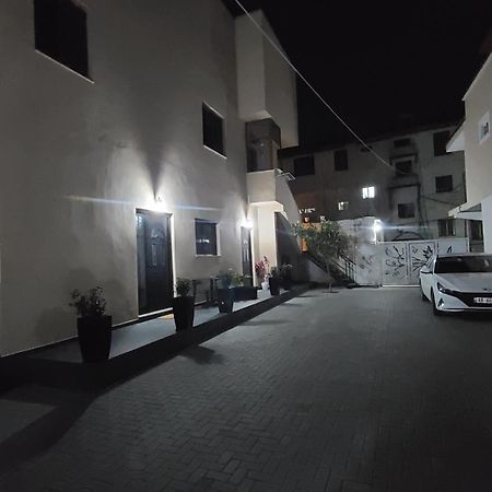 Guest House Tian & Hojz Durres Exterior photo