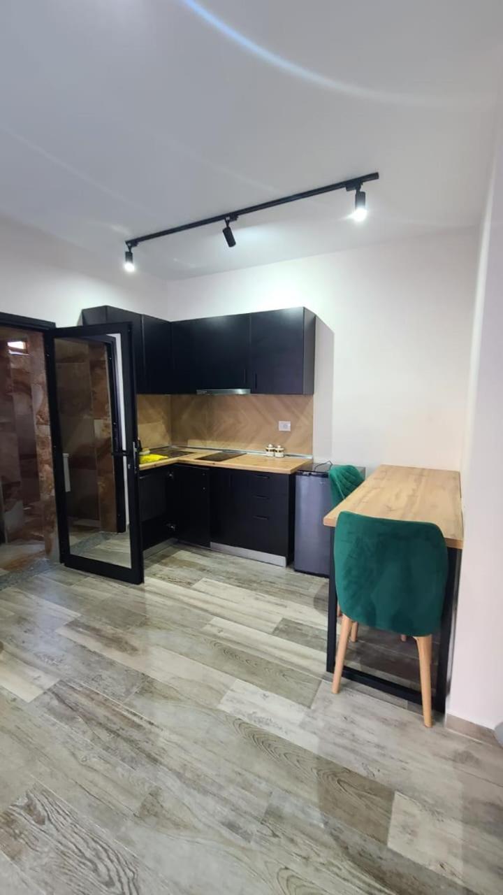 Guest House Tian & Hojz Durres Exterior photo