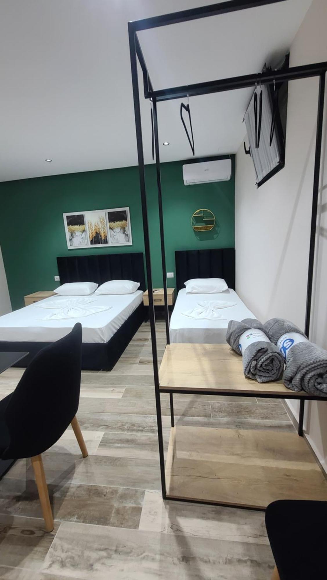Guest House Tian & Hojz Durres Exterior photo