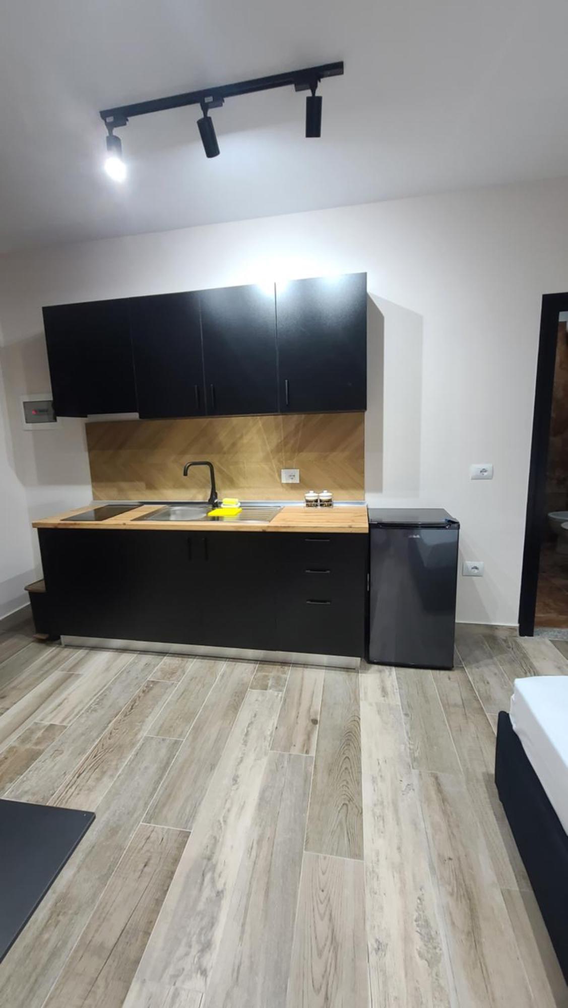 Guest House Tian & Hojz Durres Exterior photo