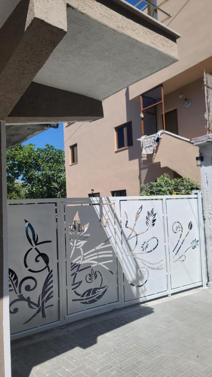 Guest House Tian & Hojz Durres Exterior photo