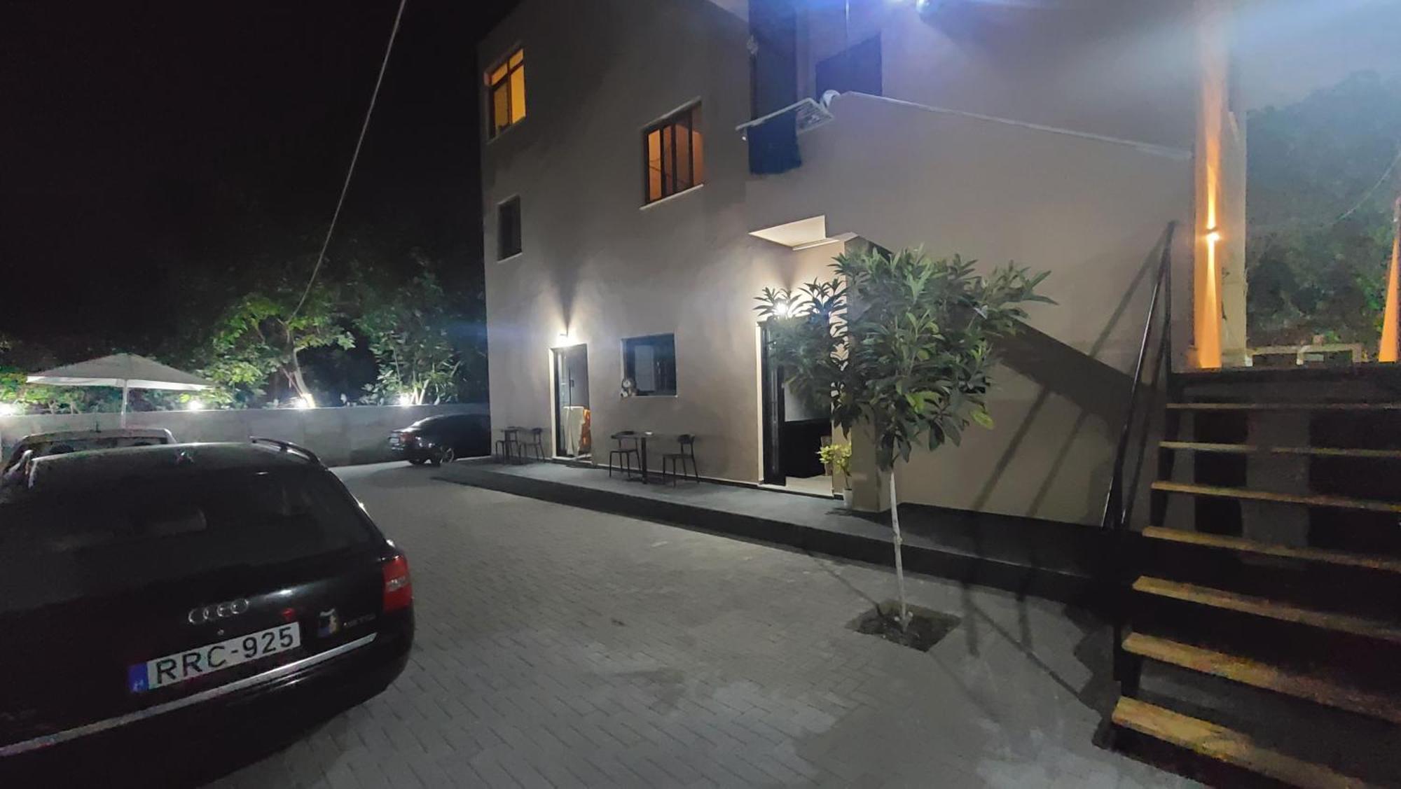 Guest House Tian & Hojz Durres Exterior photo